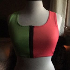 Cute 90’s halter top💛✨